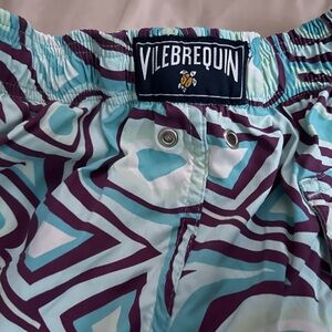 Classic trunks w/ a playful pattern and three pockets.